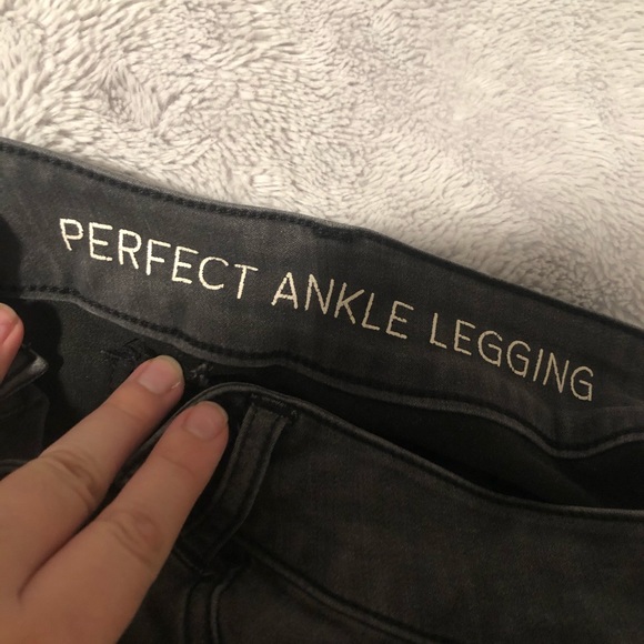 Ripped knee dark gray jeggings - Picture 2 of 4